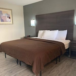 Crescent Park Motel & Suites